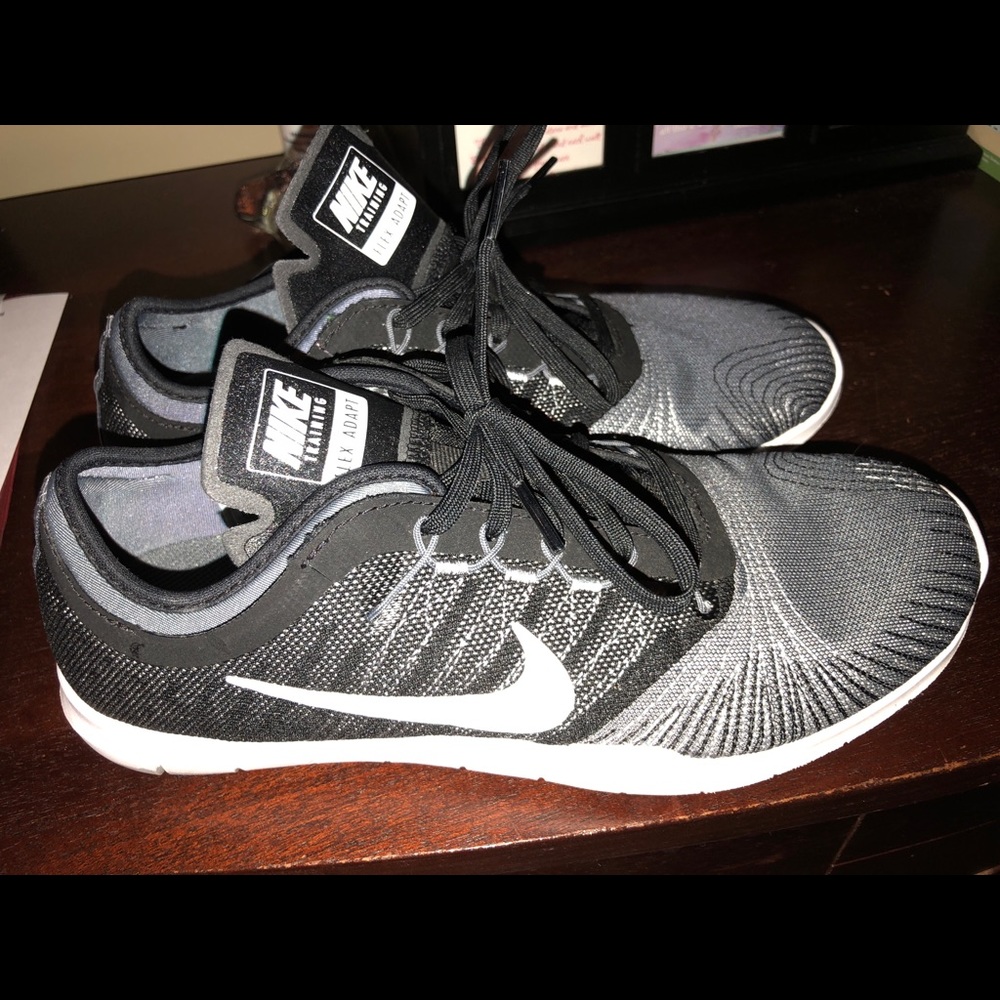 9.5 NIKES